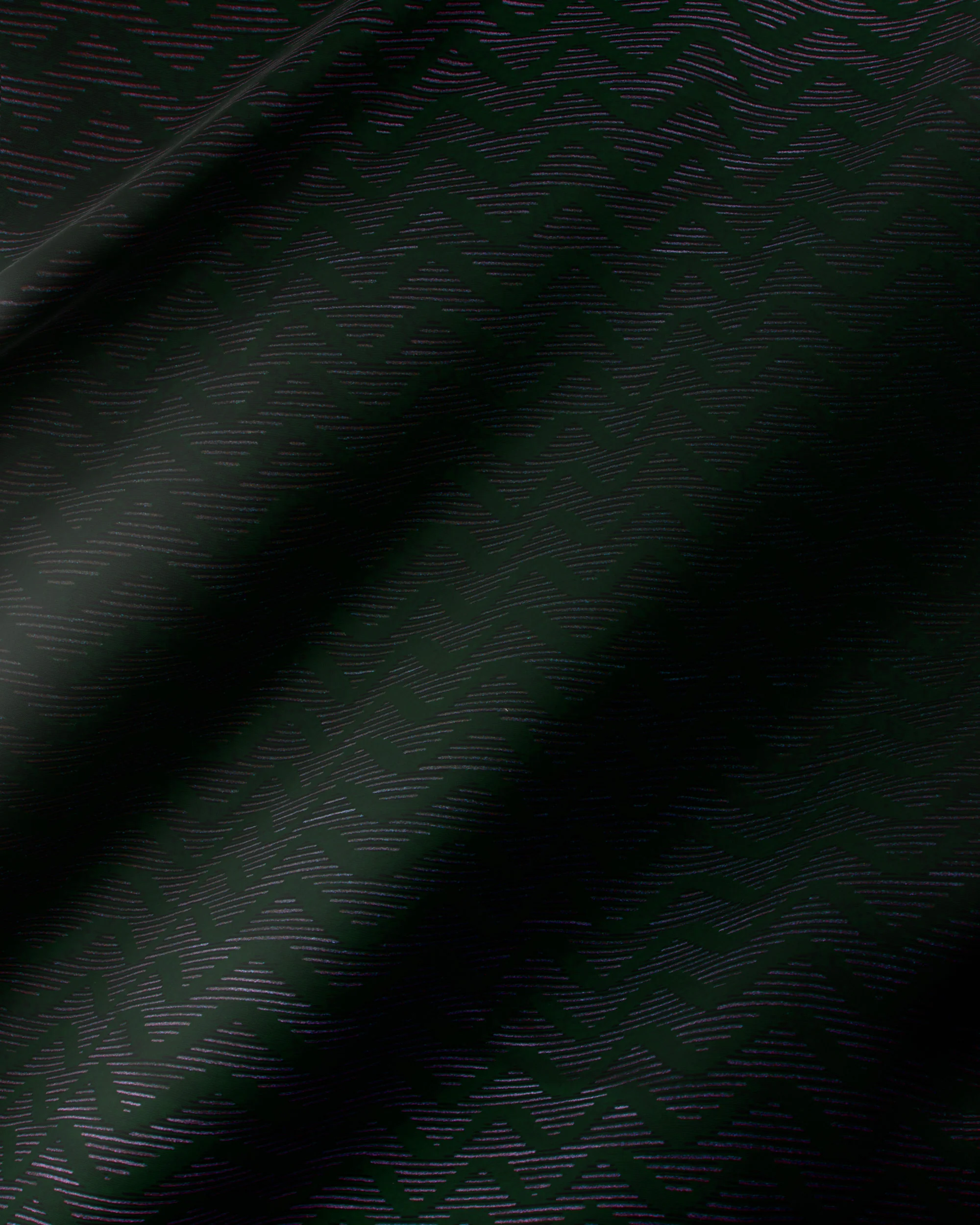 Sky Wax | VL50950.192 | Red-Green Pearl Embellished