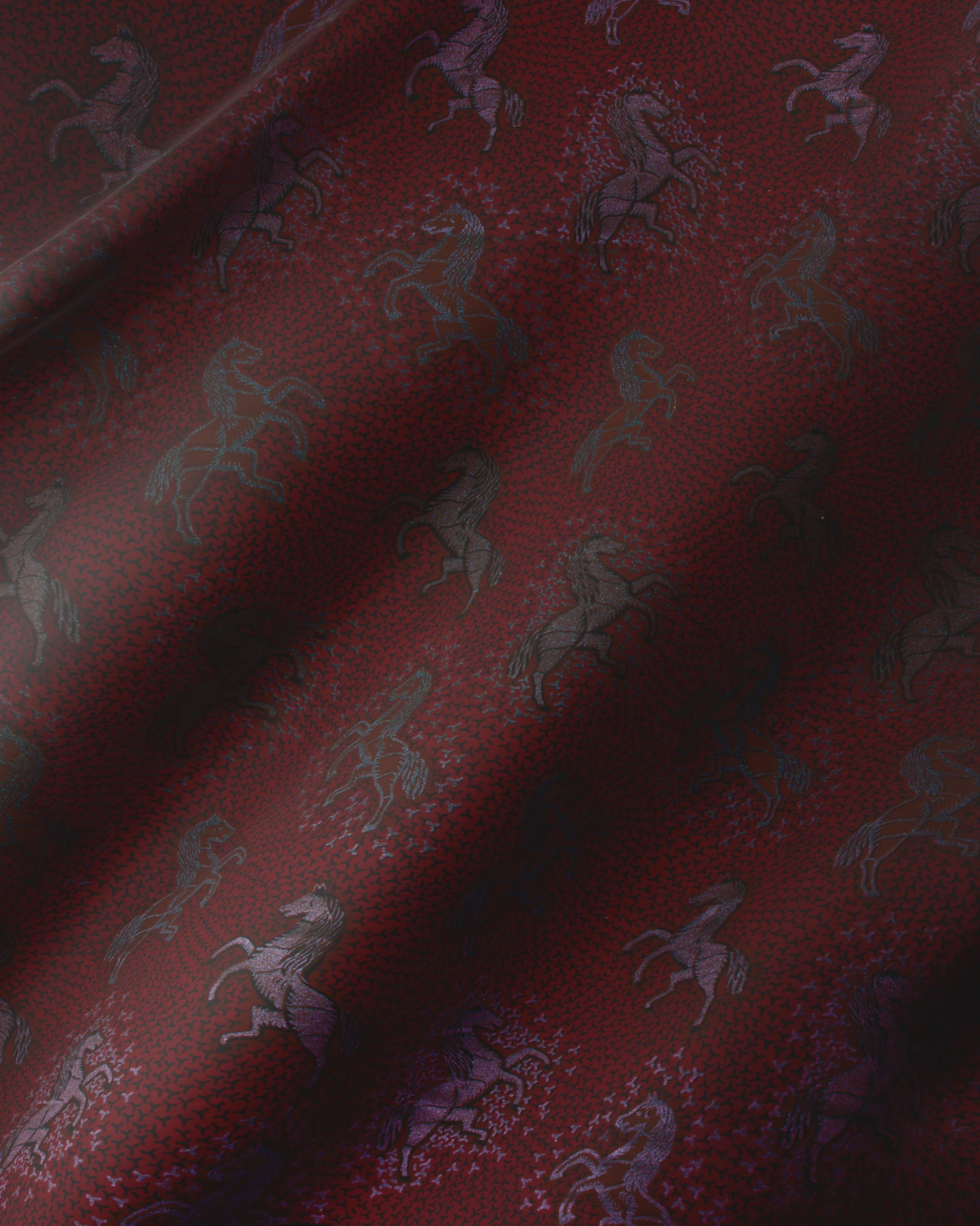 Sky Wax | VL53500.153 | Red-Green Pearl Embellished