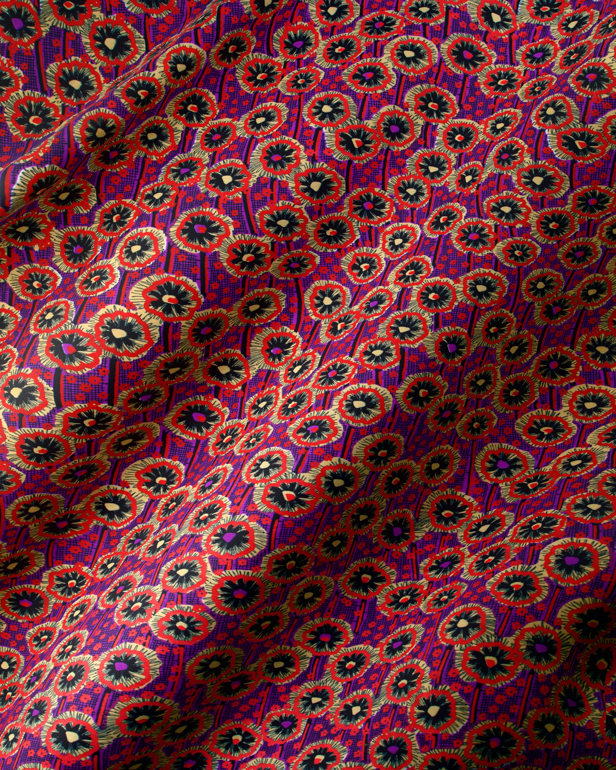 Wax Hollandais | VLW0404.018 | Red Embellished
